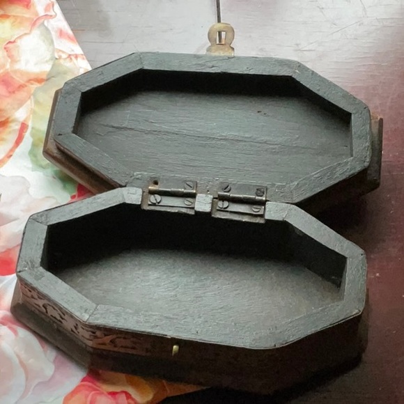 Antique East Indian Dresser Box - Picture 16 of 16